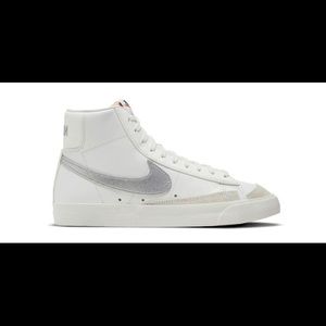 NIKE Blazer Mid ‘77 SE Sneaker Women’s 8.5